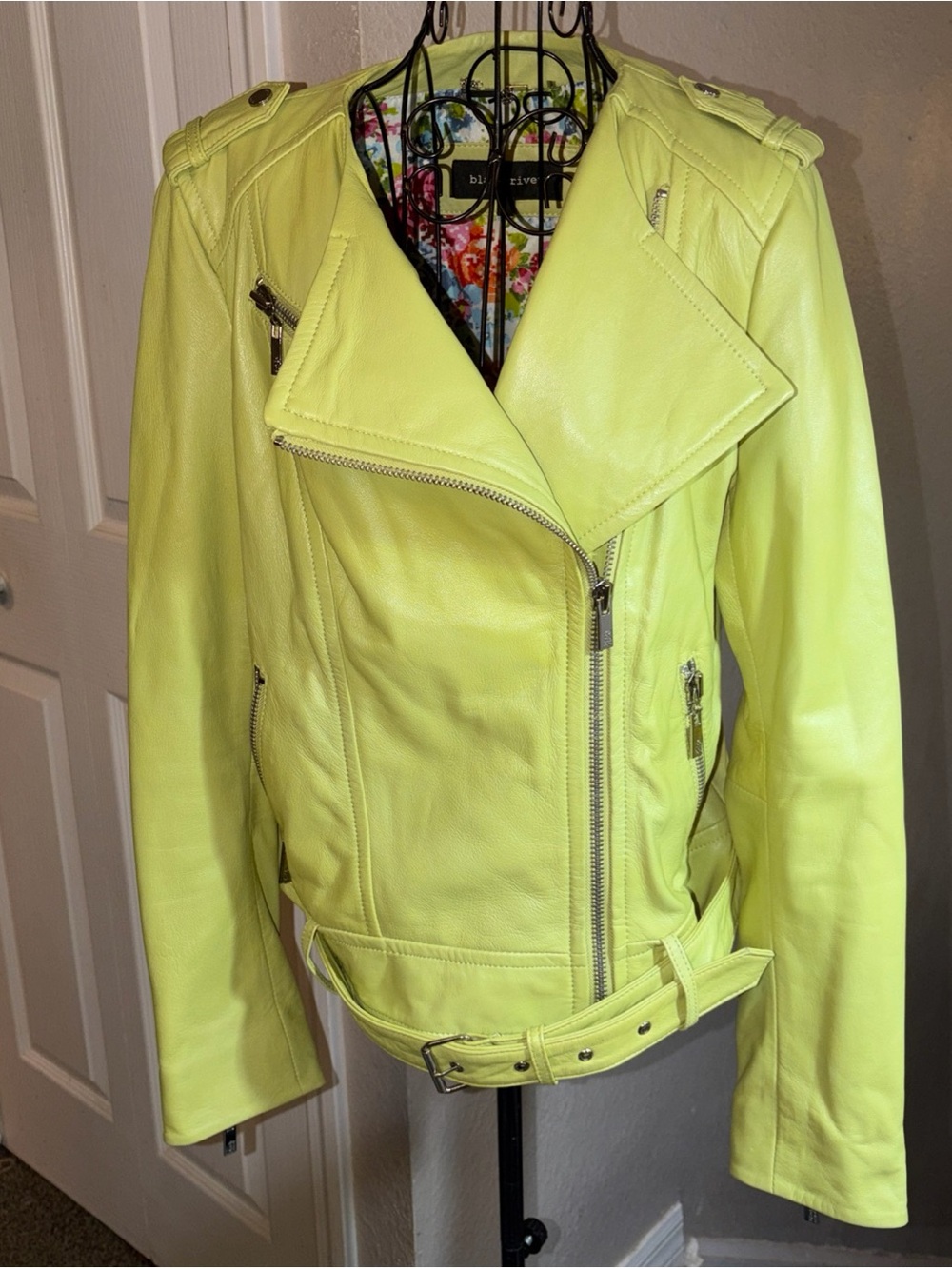 black rivet Woman’s Lime Green leather jacket size L Fits More Like A Medium